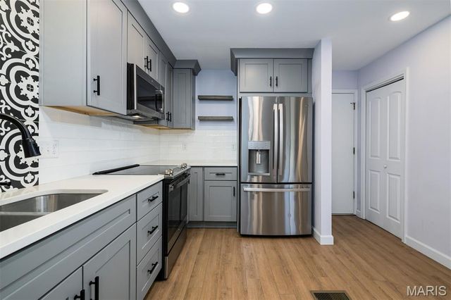 1308 Holgate Drive E1, Ballwin, MO 63021