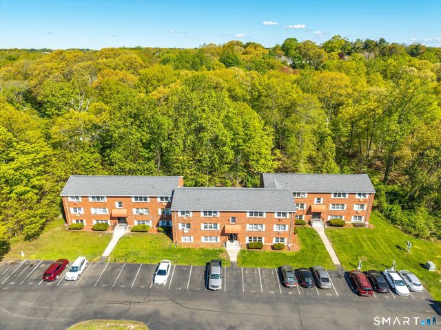 40-44 Briarwood Lane, Branford, CT 06405