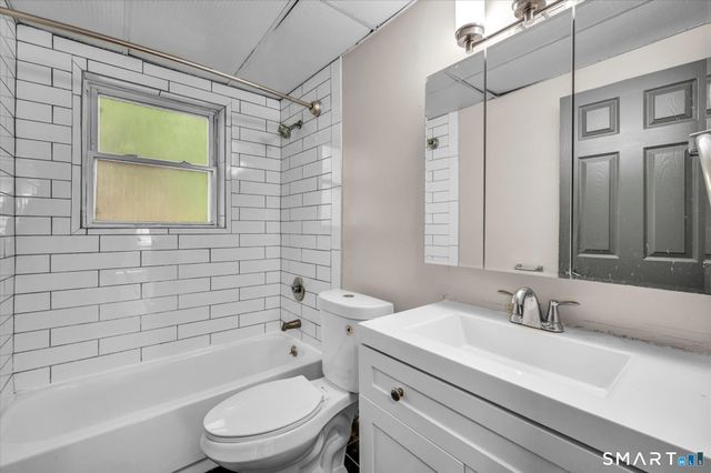 40-44 Briarwood Lane, Branford, CT 06405