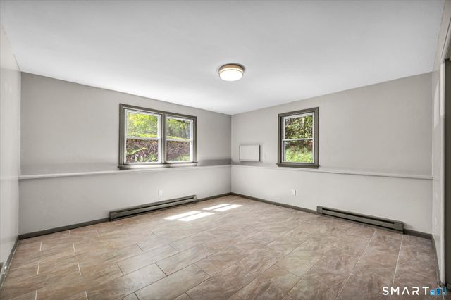 40-44 Briarwood Lane, Branford, CT 06405