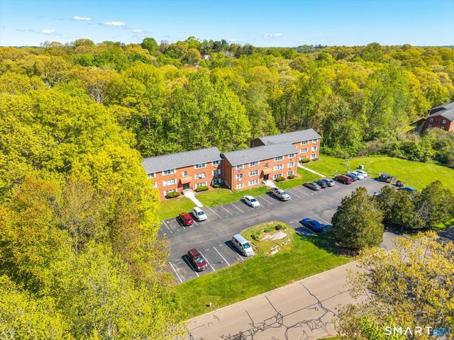 40-44 Briarwood Lane, Branford, CT 06405