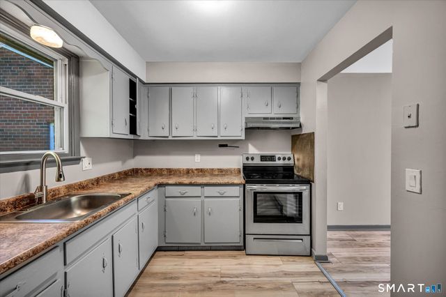 40-44 Briarwood Lane, Branford, CT 06405