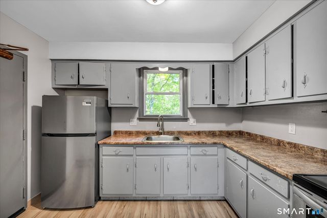 40-44 Briarwood Lane, Branford, CT 06405