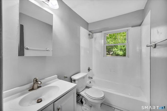 40-44 Briarwood Lane, Branford, CT 06405