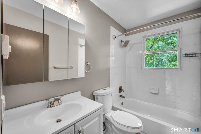 40-44 Briarwood Lane, Branford, CT 06405