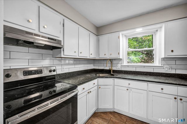 40-44 Briarwood Lane, Branford, CT 06405