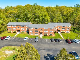 40-44 Briarwood Lane, Branford, CT 06405