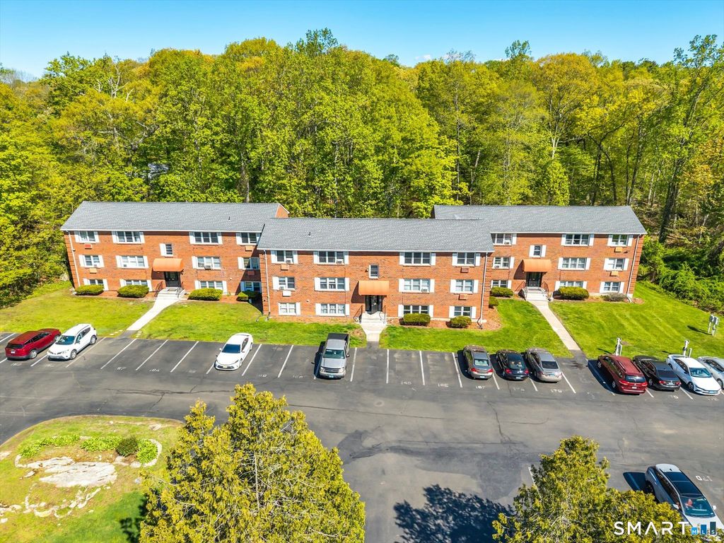 40-44 Briarwood Lane, Branford, CT 06405