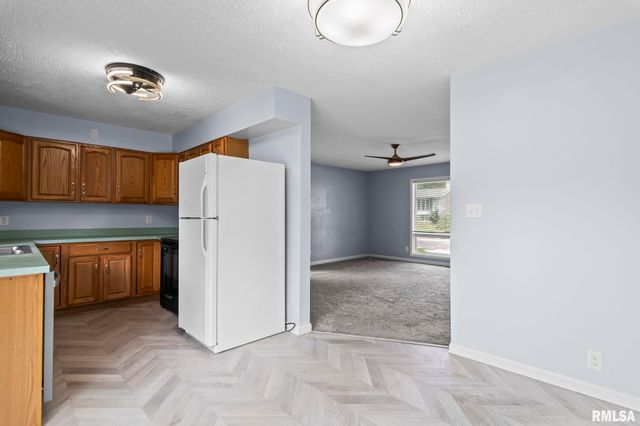 4 N OXFORD Road, Springfield, IL 62702
