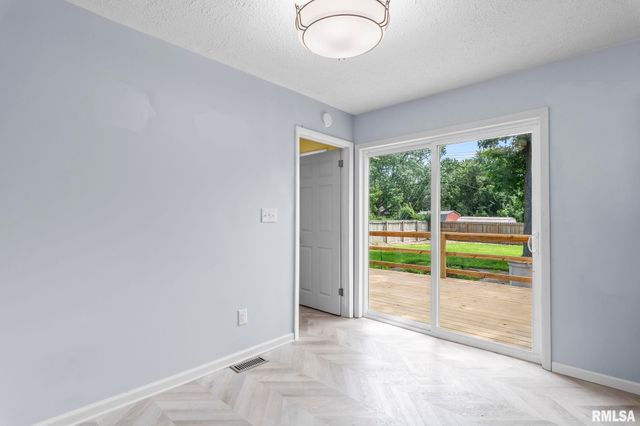 4 N OXFORD Road, Springfield, IL 62702
