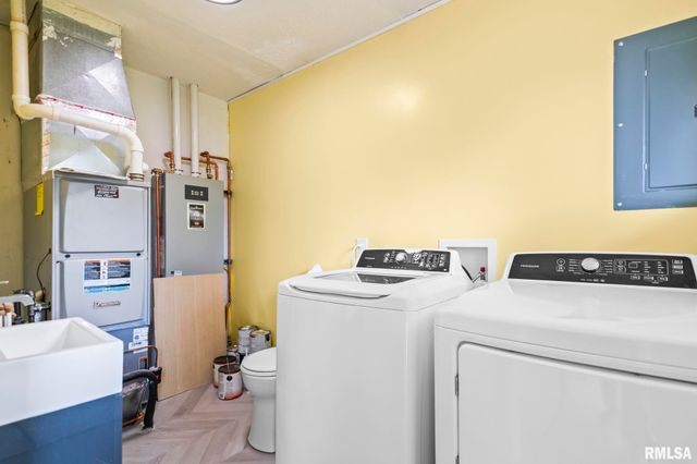 4 N OXFORD Road, Springfield, IL 62702