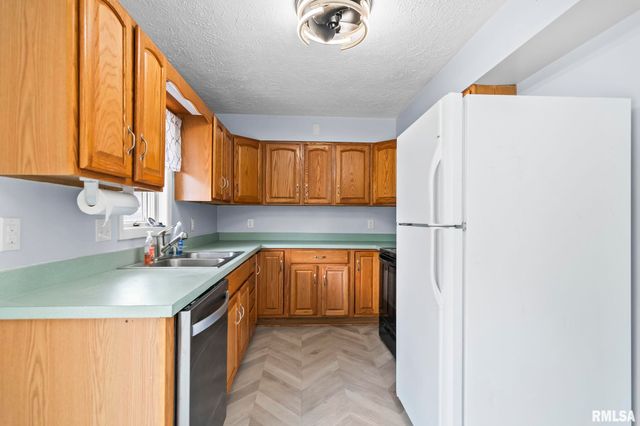 4 N OXFORD Road, Springfield, IL 62702