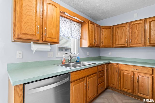 4 N OXFORD Road, Springfield, IL 62702