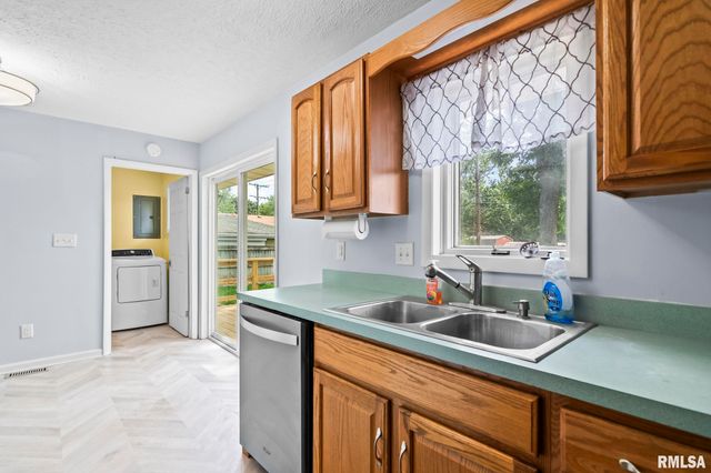 4 N OXFORD Road, Springfield, IL 62702