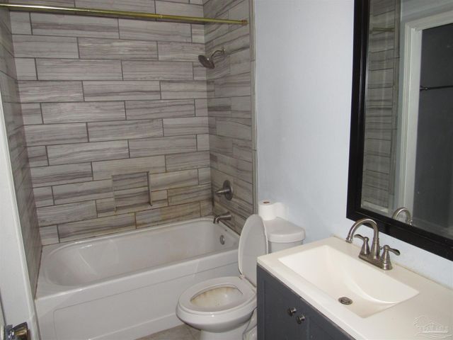 7804 Oak Forest Dr, Pensacola, FL 32514