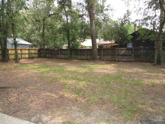 7804 Oak Forest Dr, Pensacola, FL 32514