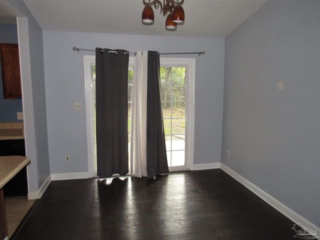 7804 Oak Forest Dr, Pensacola, FL 32514