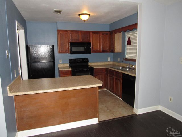 7804 Oak Forest Dr, Pensacola, FL 32514