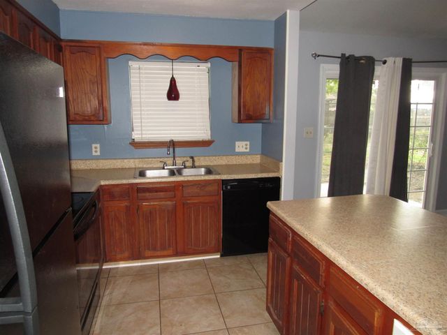 7804 Oak Forest Dr, Pensacola, FL 32514