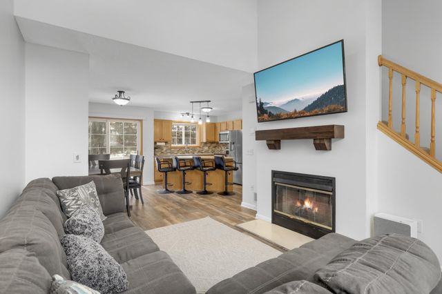 15357 Greenhaven Lane 102, Burnsville, MN 55306