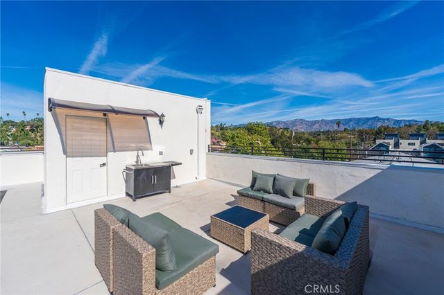 712 Chestnut Avenue, Los Angeles, CA 90042