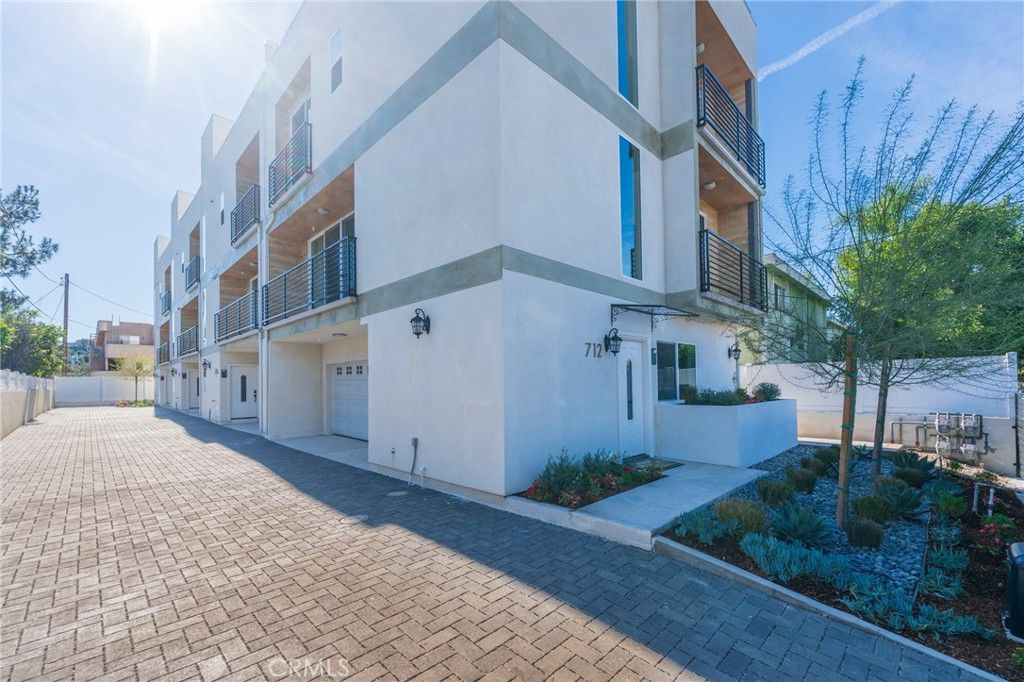 712 Chestnut Avenue, Los Angeles, CA 90042