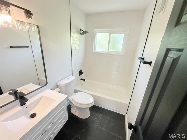 4005 Cranberry Lane, St Louis, MO 63121