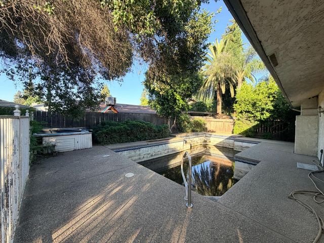 187 W Quincy Avenue, Fresno, CA 93711