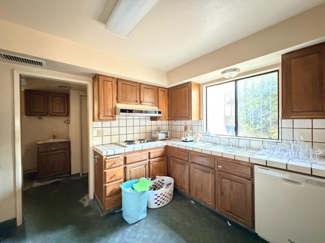 187 W Quincy Avenue, Fresno, CA 93711