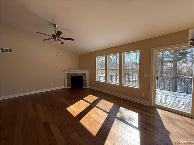 295 Canyon Creek Court 29, Howell, MI 48843