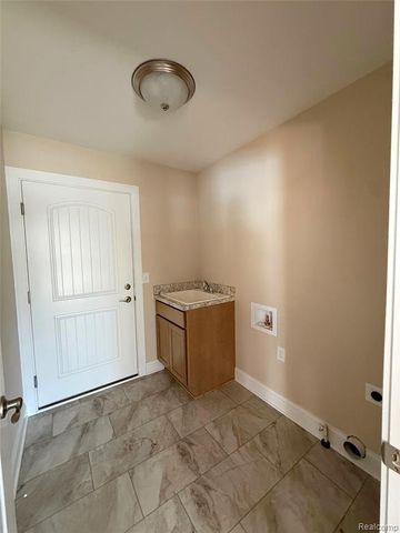 295 Canyon Creek Court 29, Howell, MI 48843