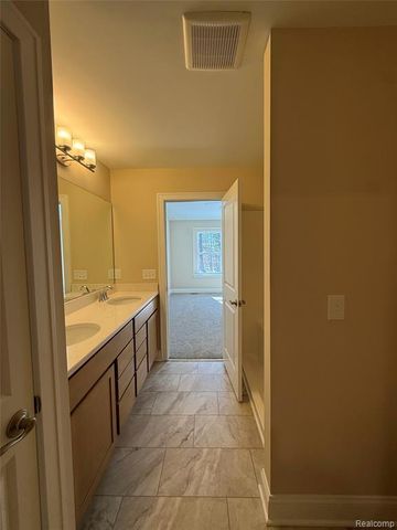 295 Canyon Creek Court 29, Howell, MI 48843