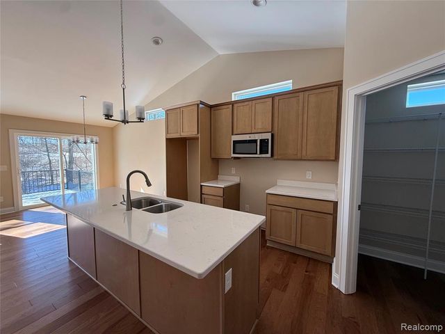 295 Canyon Creek Court 29, Howell, MI 48843