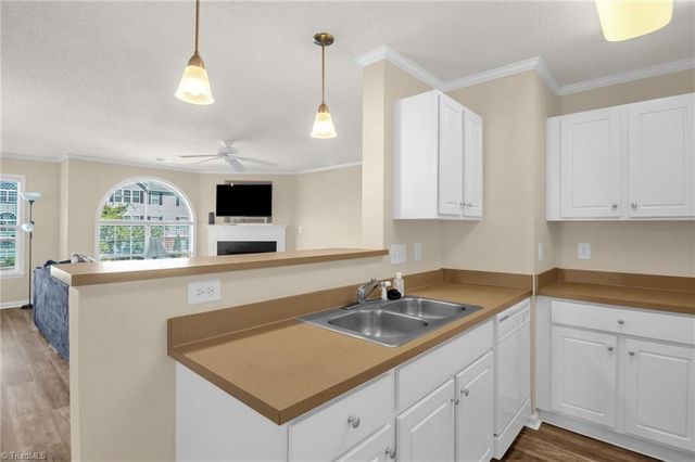 1620 Cherry Blossom Lane 204, Winston-salem, NC 27127