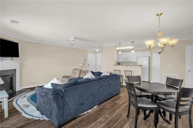 1620 Cherry Blossom Lane 204, Winston-salem, NC 27127