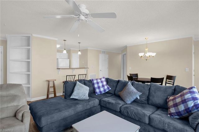 1620 Cherry Blossom Lane 204, Winston-salem, NC 27127