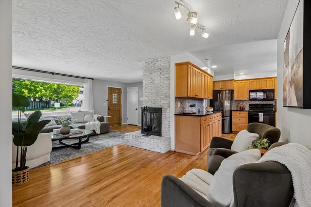 8213 N Whitehouse Dr, Spokane, WA 99208