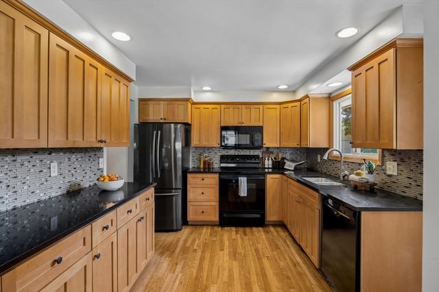 8213 N Whitehouse Dr, Spokane, WA 99208