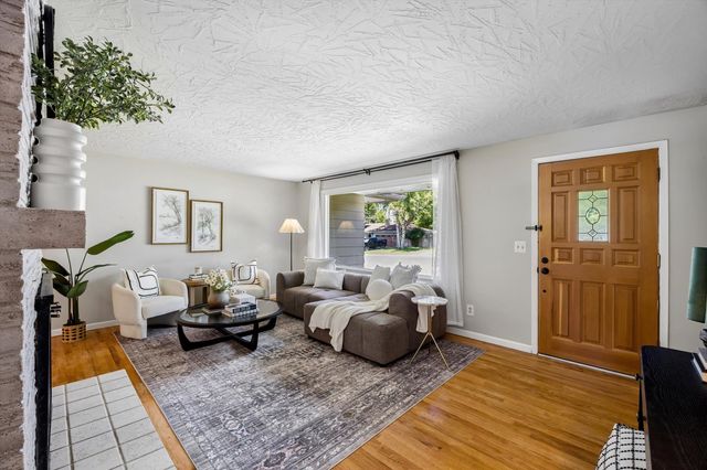 8213 N Whitehouse Dr, Spokane, WA 99208