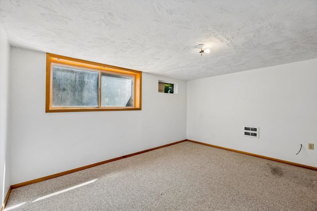 8213 N Whitehouse Dr, Spokane, WA 99208