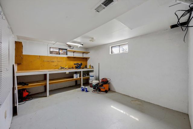 8213 N Whitehouse Dr, Spokane, WA 99208
