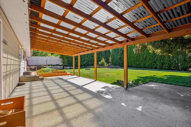 8213 N Whitehouse Dr, Spokane, WA 99208