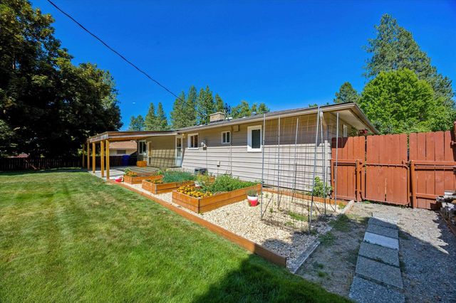 8213 N Whitehouse Dr, Spokane, WA 99208