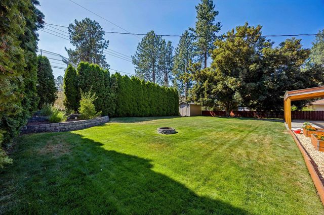 8213 N Whitehouse Dr, Spokane, WA 99208
