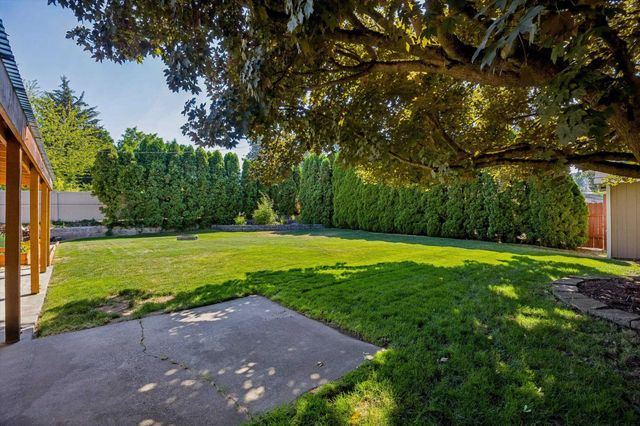 8213 N Whitehouse Dr, Spokane, WA 99208