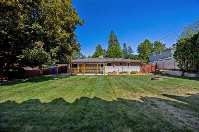 8213 N Whitehouse Dr, Spokane, WA 99208