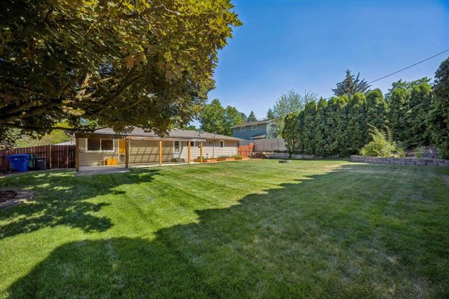 8213 N Whitehouse Dr, Spokane, WA 99208