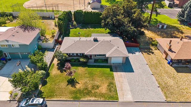 8213 N Whitehouse Dr, Spokane, WA 99208