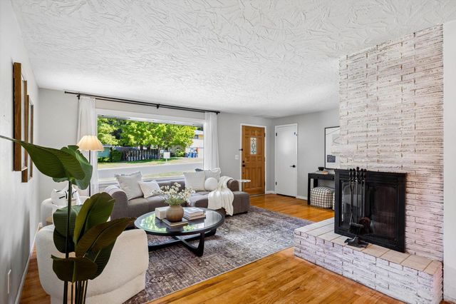 8213 N Whitehouse Dr, Spokane, WA 99208