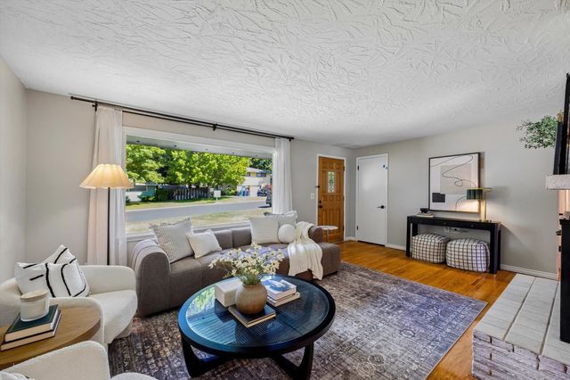 8213 N Whitehouse Dr, Spokane, WA 99208